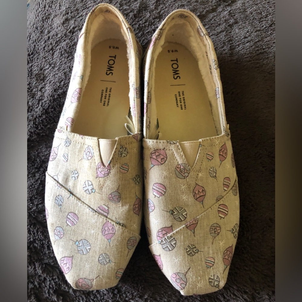 Toms Christmas ornament slip ins with fur lining